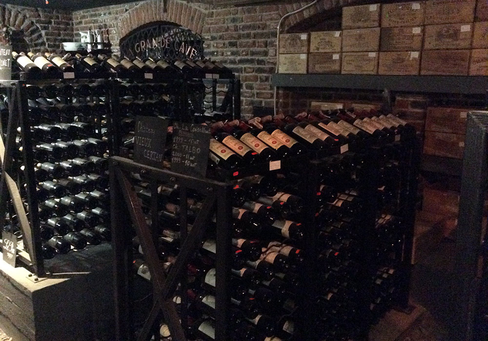 Коллекция вин Бордо - более 3000 бутылок